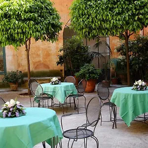 Casa Di Santa Francesca Romana A Ponte Rotto ** Roma
